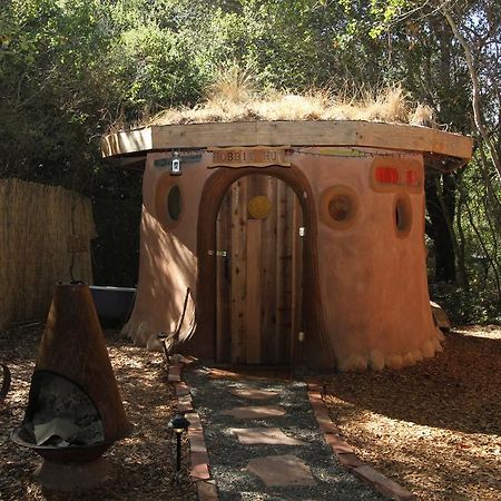 Отель Hobbit Hut Джисервилл Номер фото