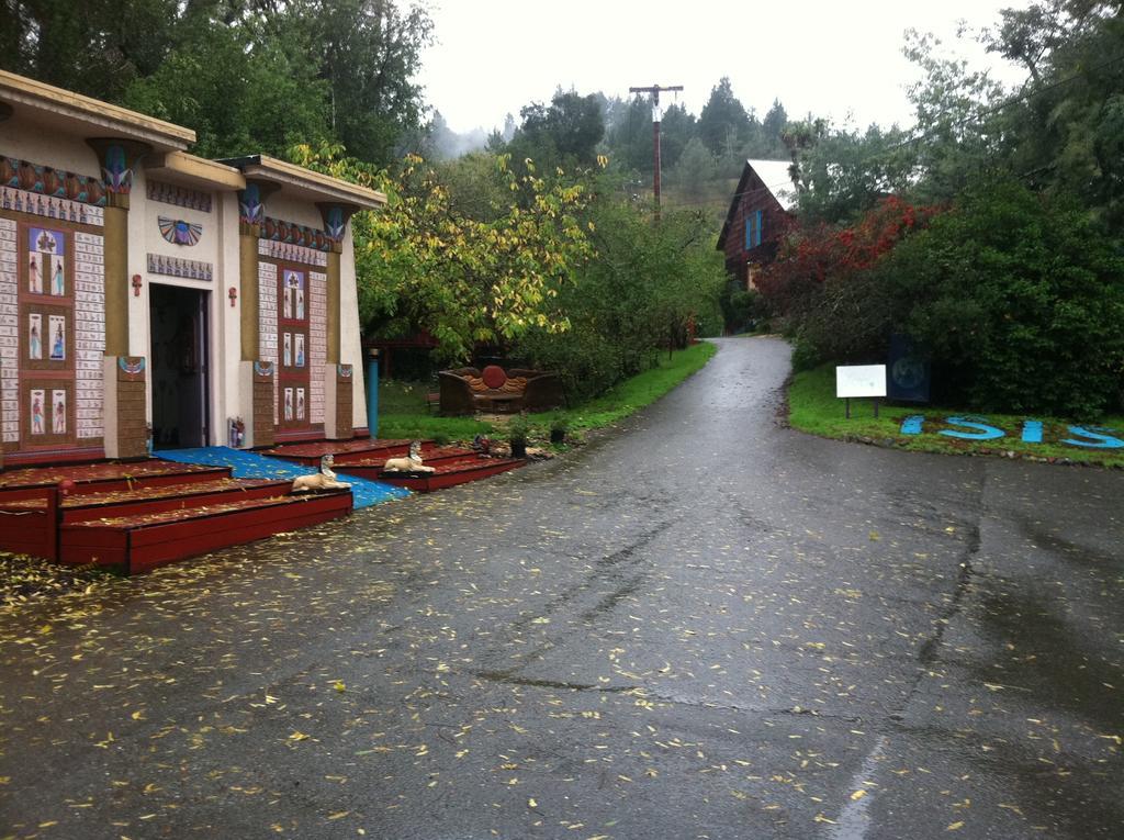 Отель Hobbit Hut Джисервилл Экстерьер фото